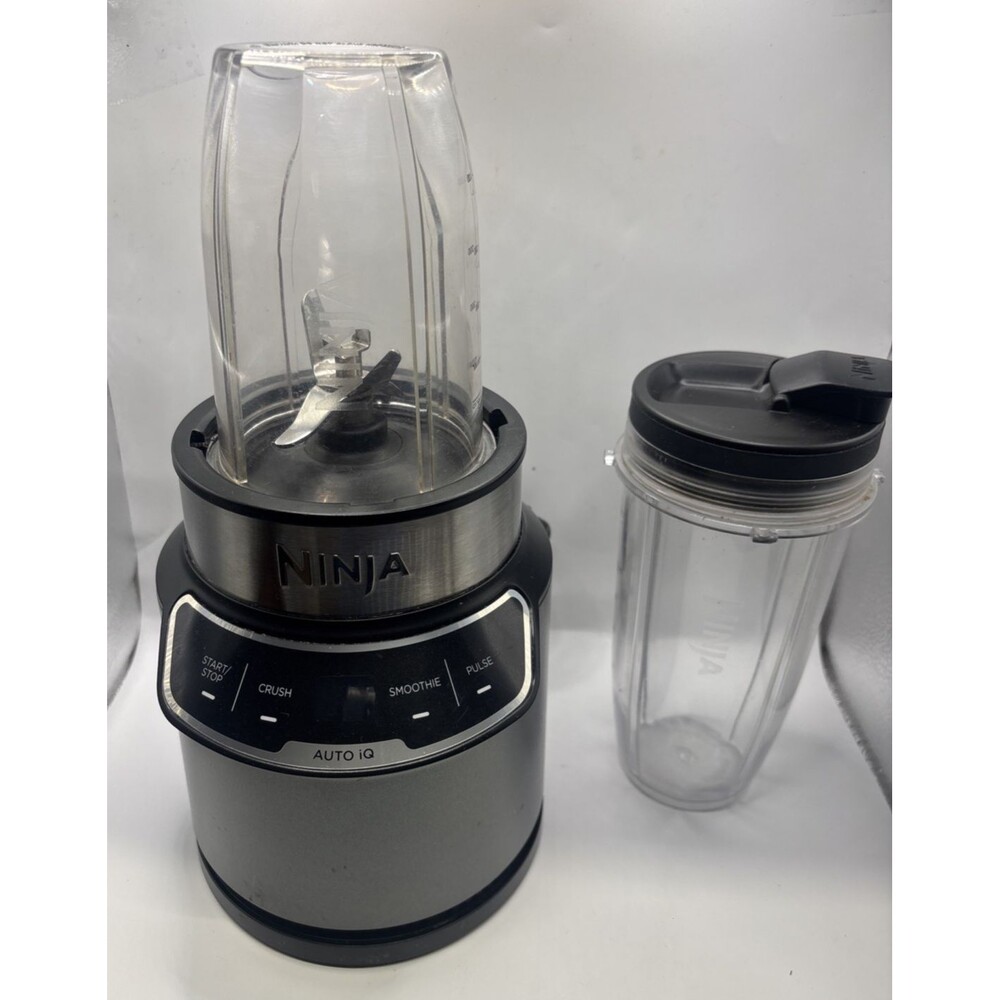 Ninja Nutri Blender Pro Auto IQ 1000 Watts BN400 & 2 Cups - Picture 2 of 16